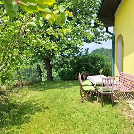 Bed & Breakfast Bei Sabine Leutschach
